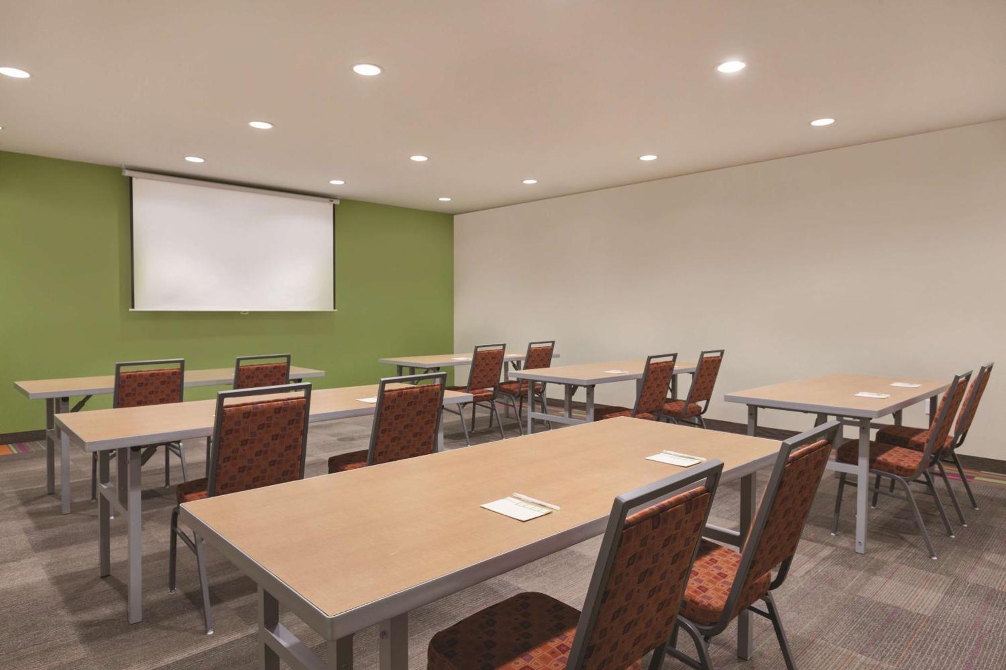 Home2 Suites By Hilton Колидж Стейшън Екстериор снимка